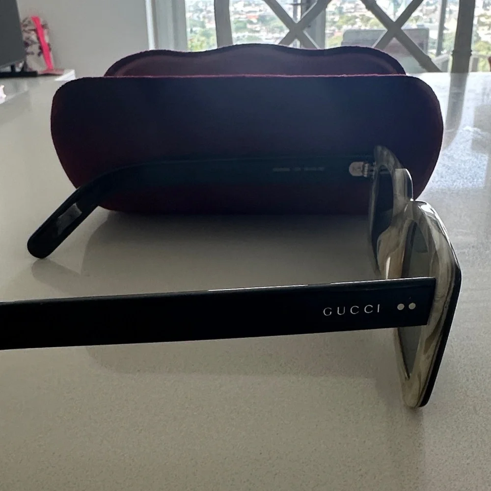 Gucci Black Square Sunglasses with Velvet Case - Picture 5 of 6
